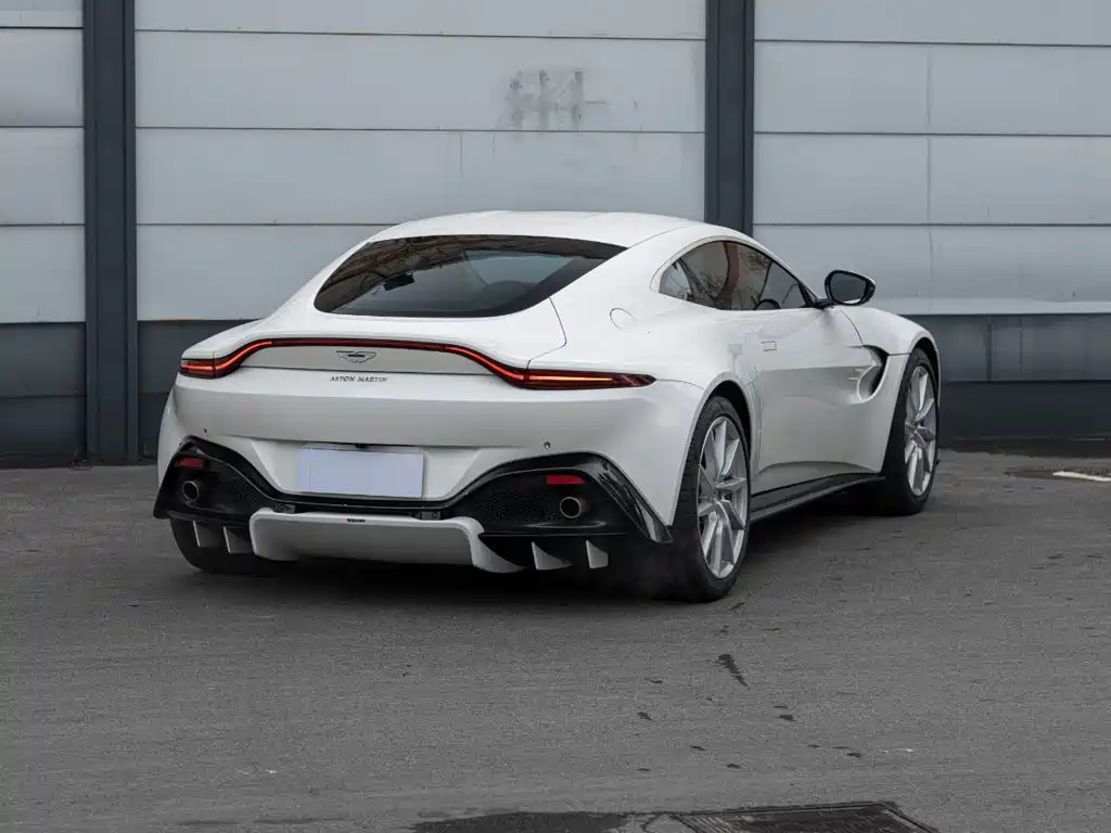 Aston Martin V8 Vantage 2019 — фото 4