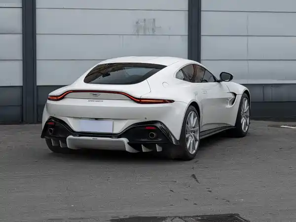 Aston Martin V8 Vantage 2019