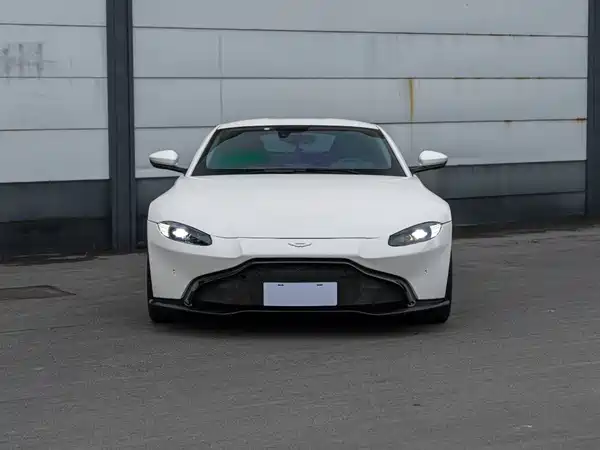 Aston Martin V8 Vantage 2019