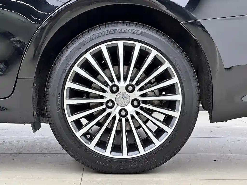 Toyota Crown 2017 — фото 15