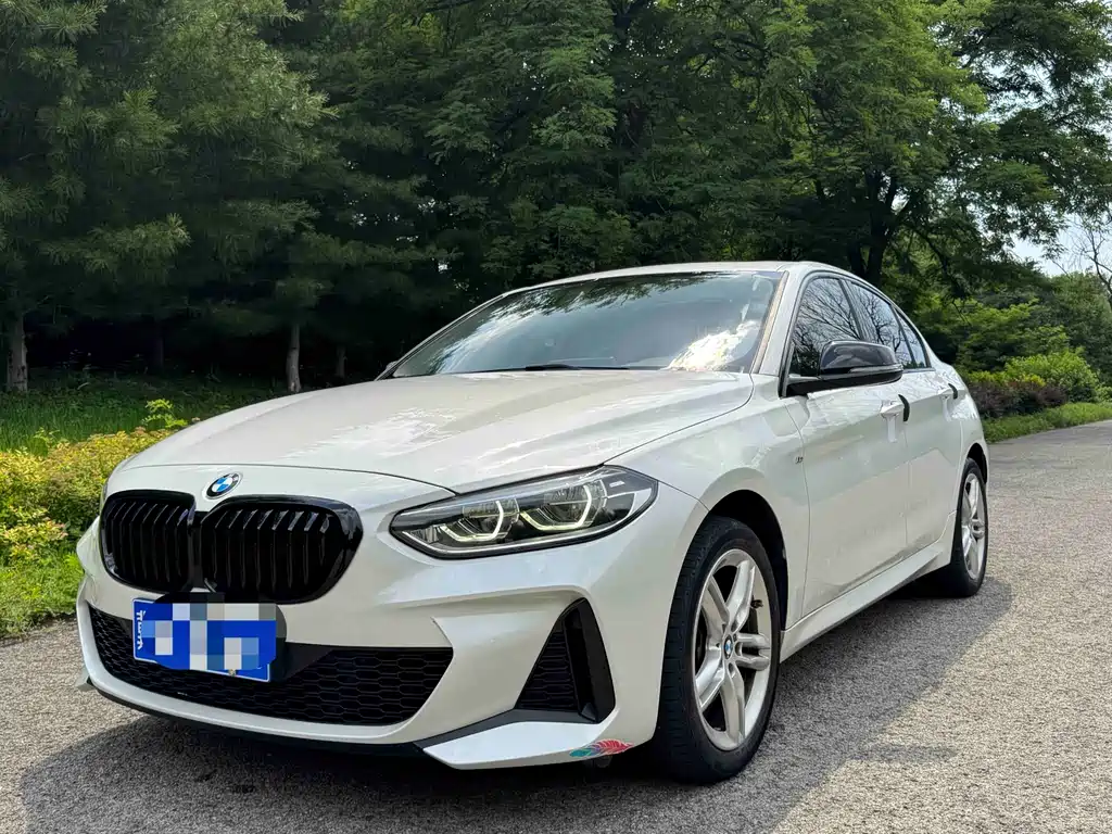 BMW 1 Series 2022 — фото 1