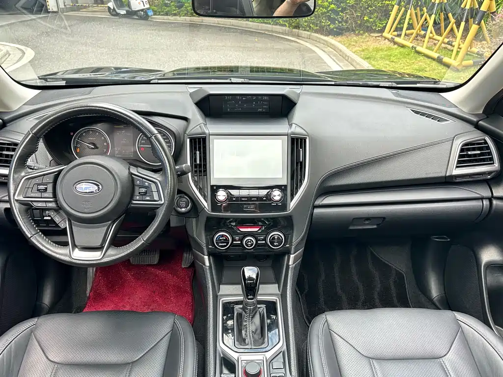 Subaru Forester 2018 — фото 9