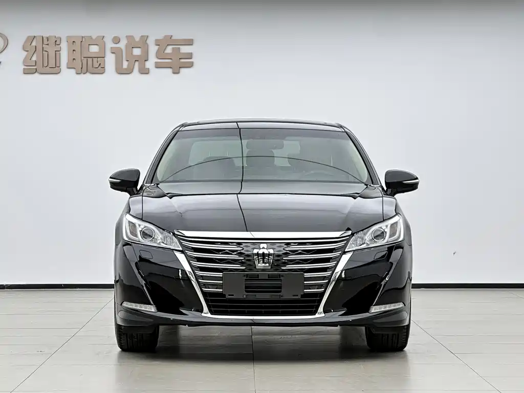 Toyota Crown 2017 — фото 2