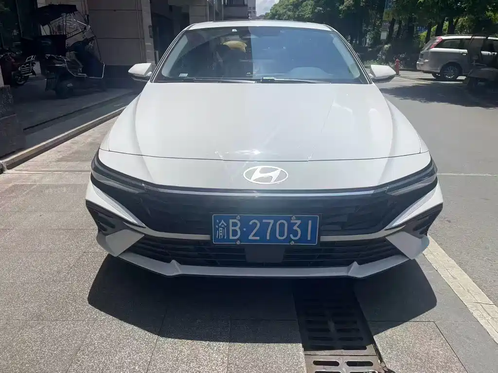 Hyundai Elantra 2023 — фото 2