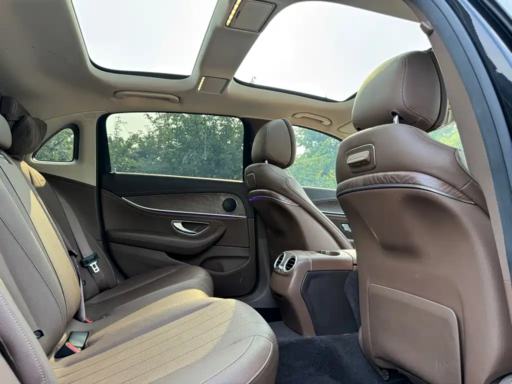 Mercedes-Benz E-Class 2020 — фото 18
