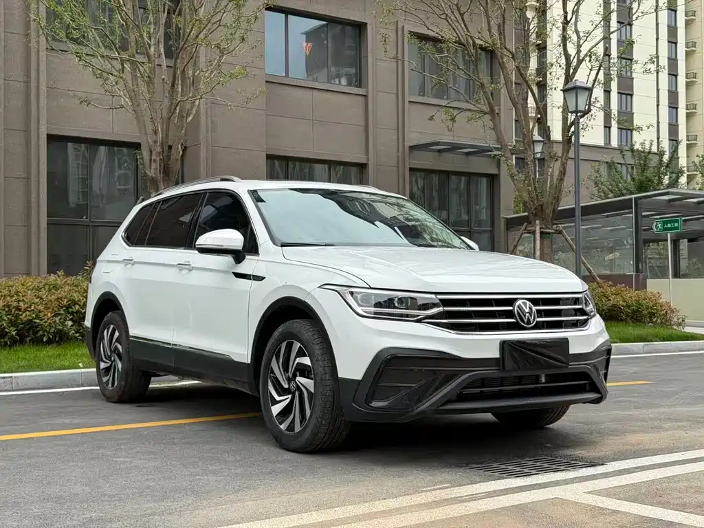 Volkswagen Tiguan L 2023 — фото 3