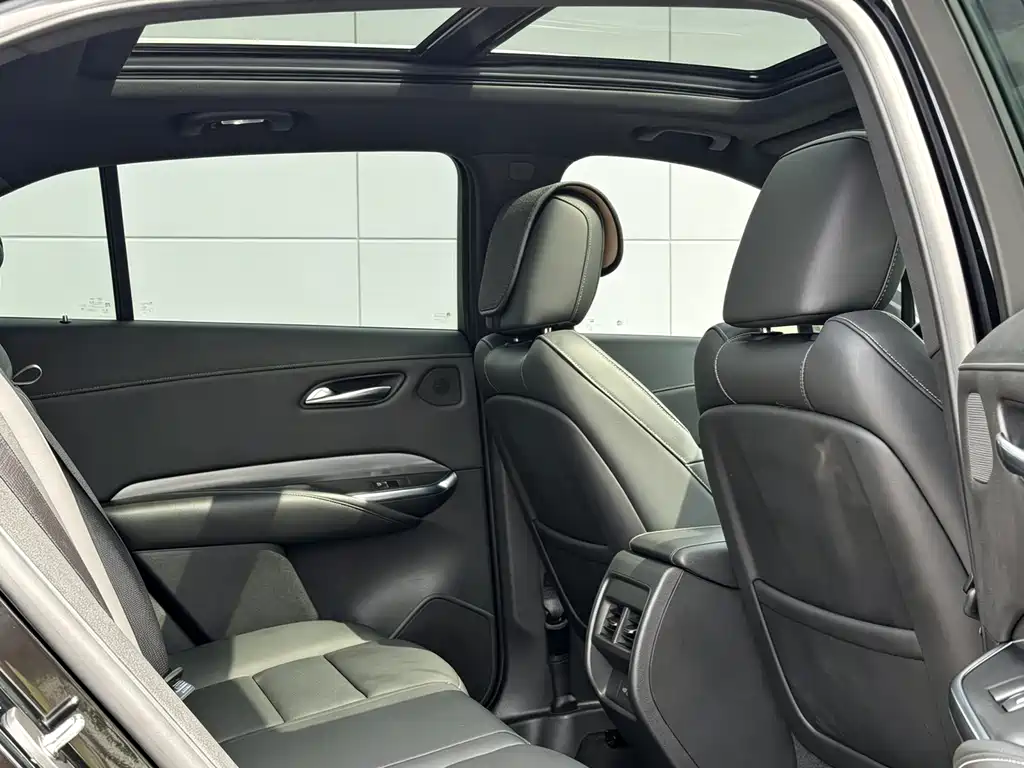 Cadillac XT4 2023 — фото 10