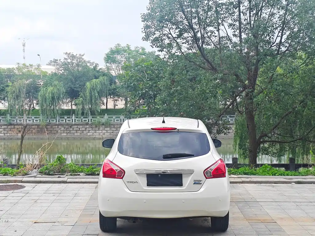 Nissan Tiida 2012