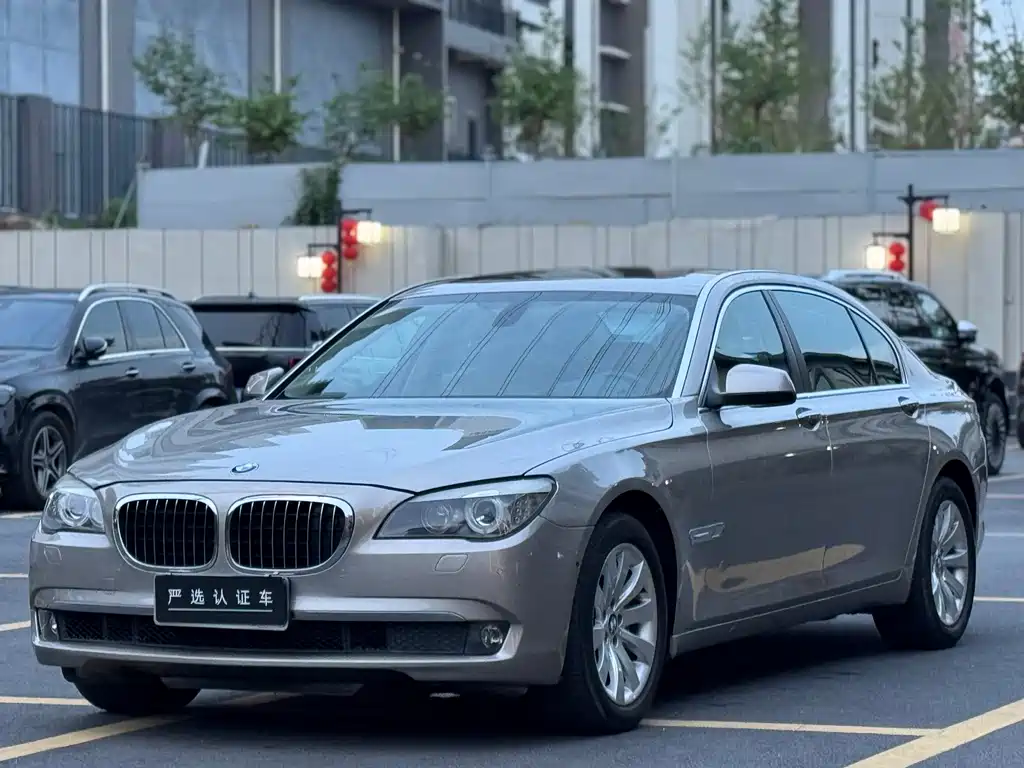 BMW 7 Series 2012 — фото 1