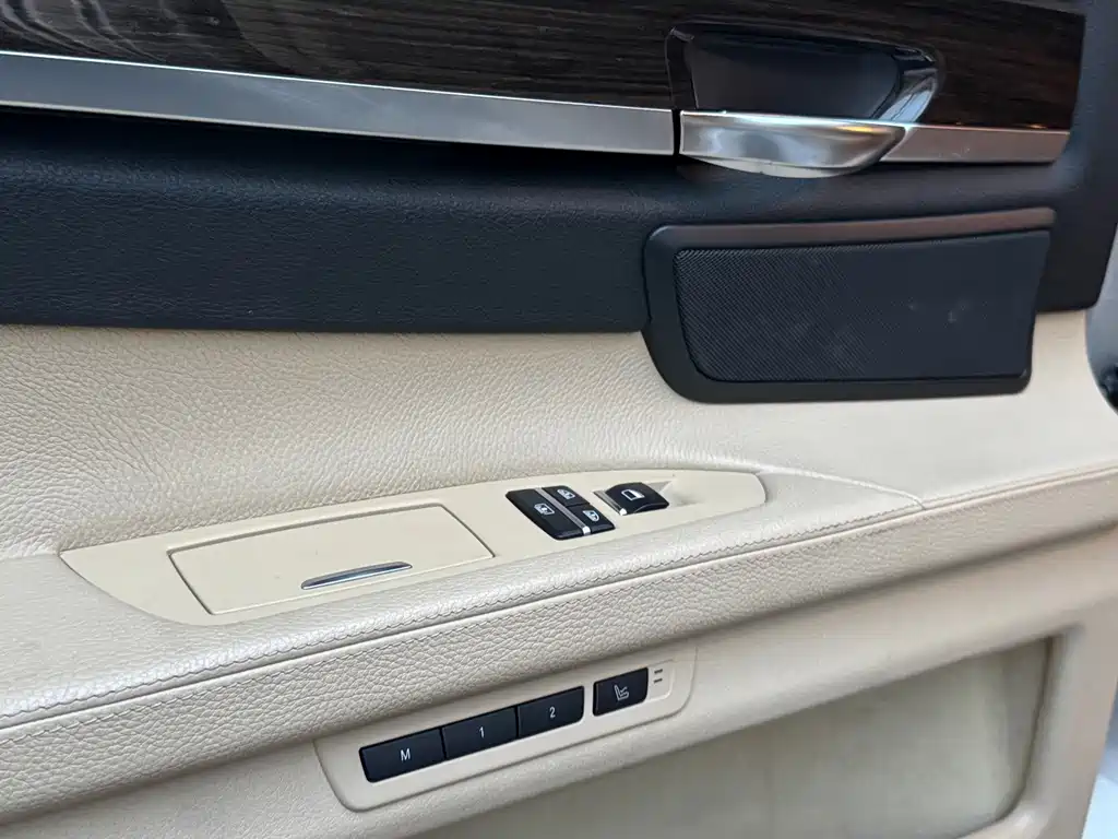 BMW 7 Series 2012 — фото 15