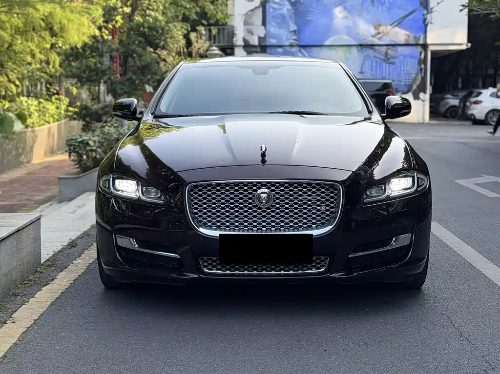 Jaguar XJ 2017 — фото 8