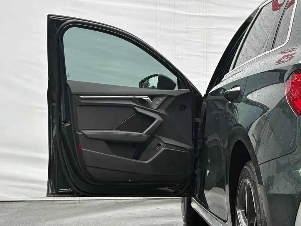 Audi A3 2023 — фото 18