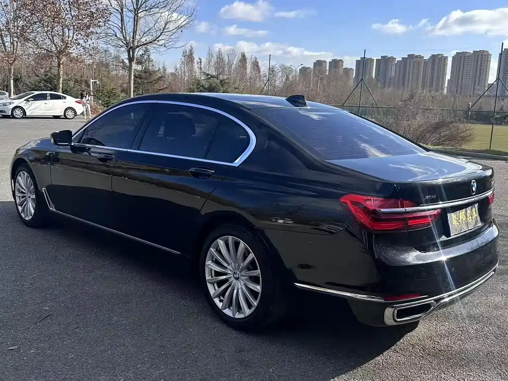 BMW 7 Series 2017 — фото 12