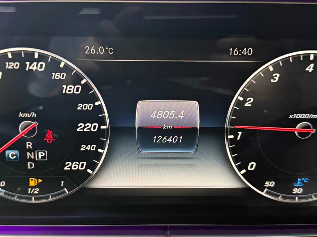 Mercedes-Benz E-Class 2017 — фото 16