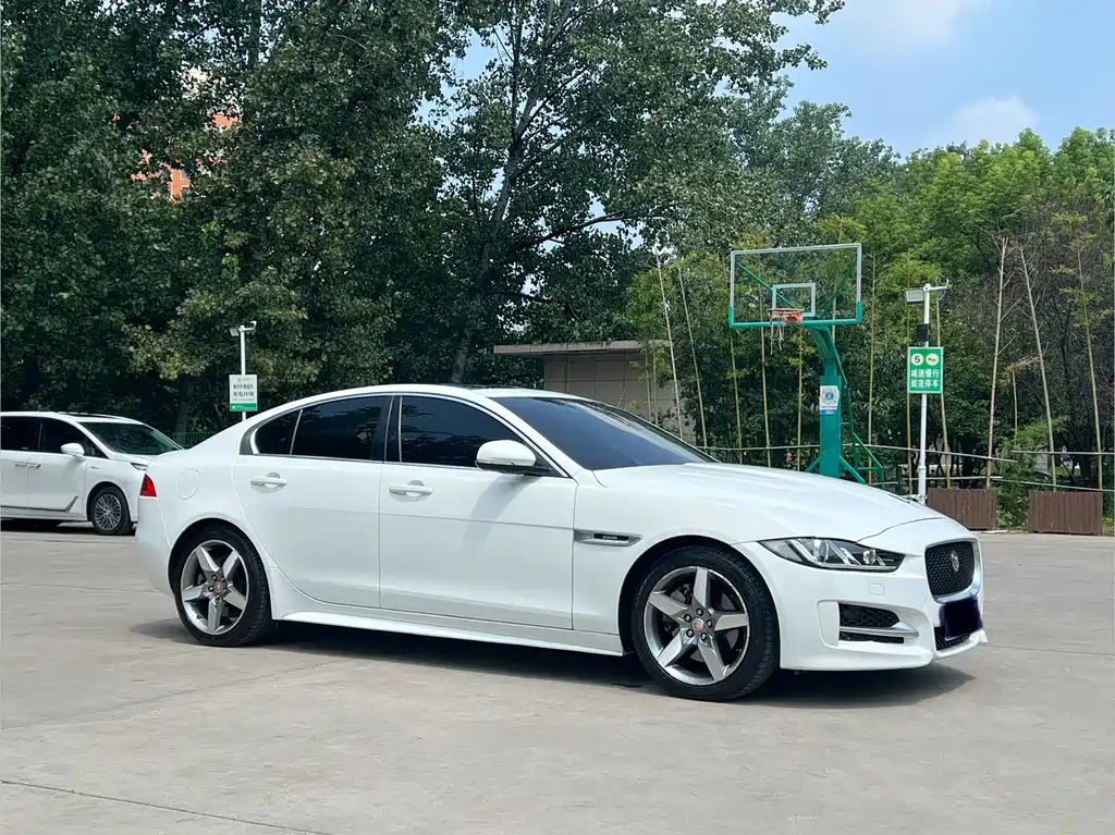 Jaguar XE 2016 — фото 3