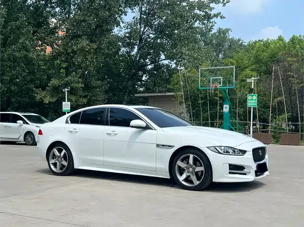 Jaguar XE 2016