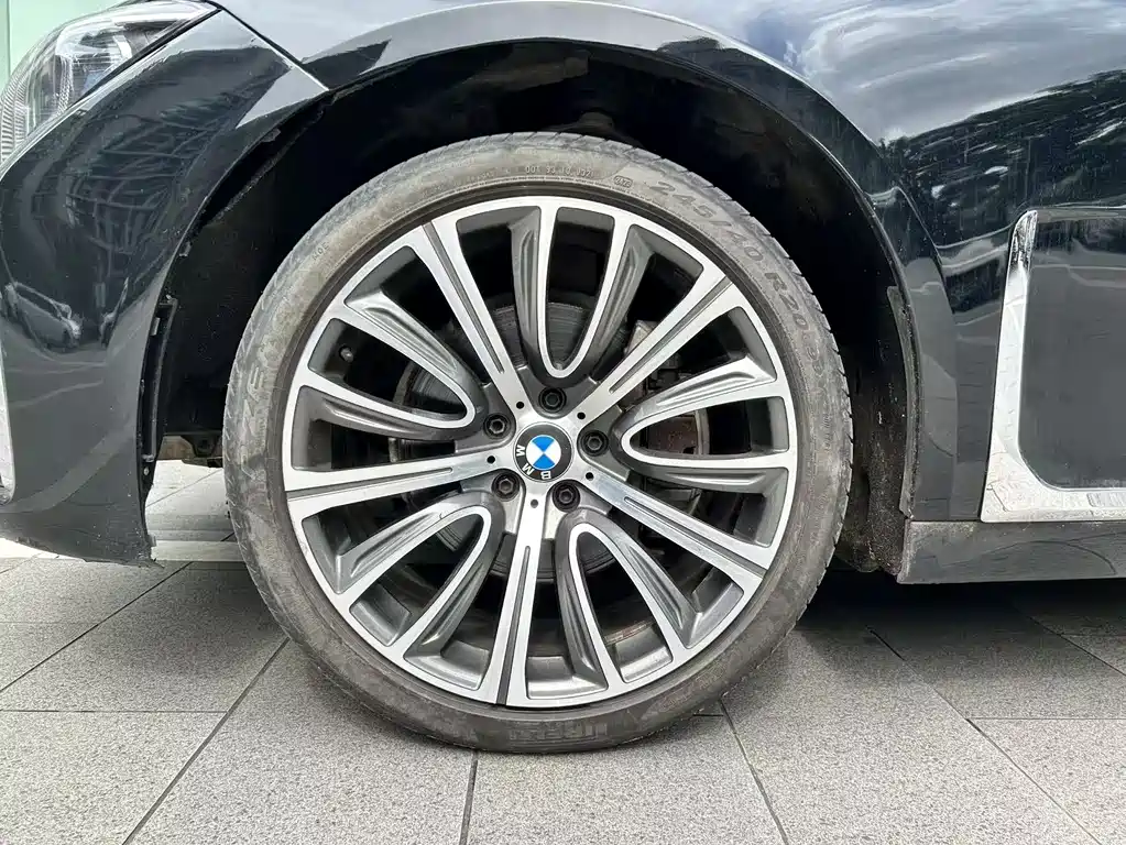 BMW 7 Series 2010 — фото 17