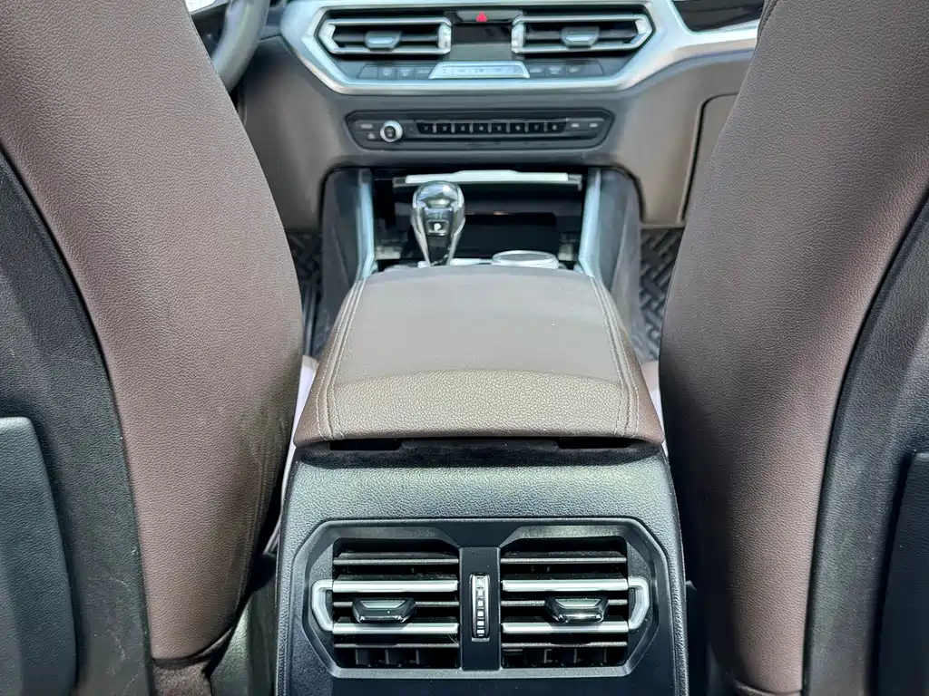 BMW 3 Series 2019 — фото 15