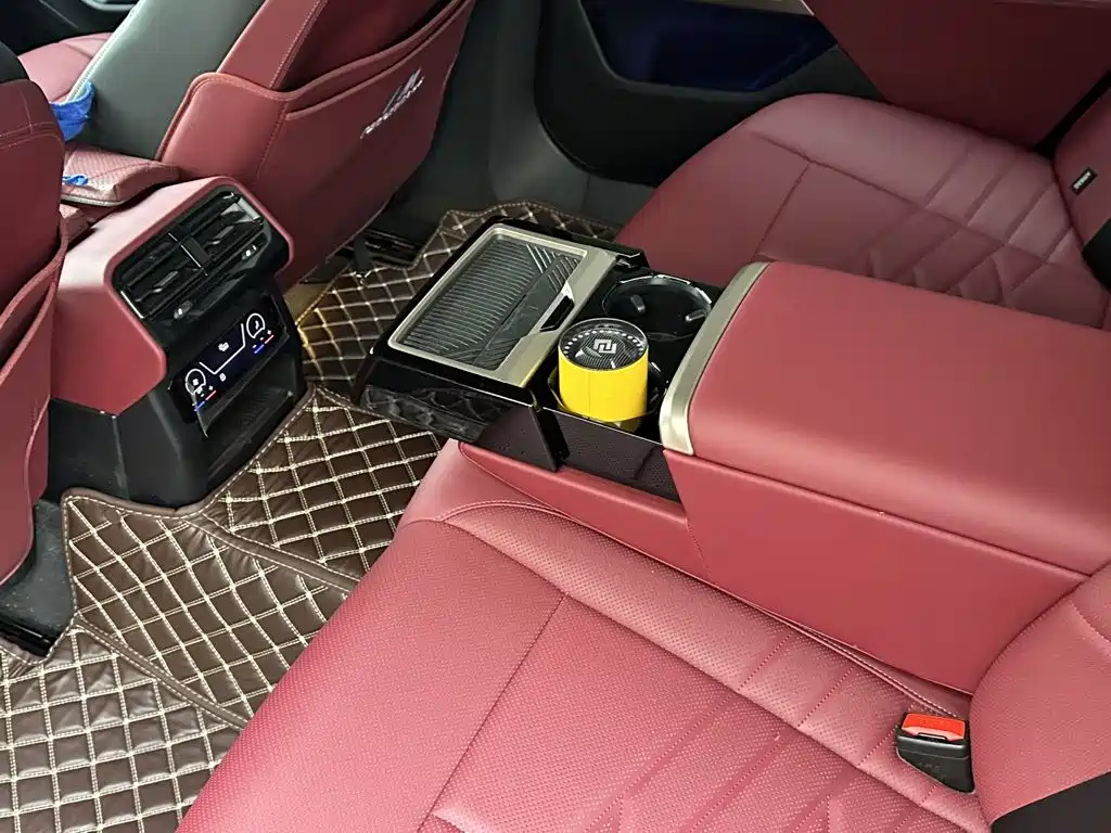BMW 5 Series 2025 — фото 13
