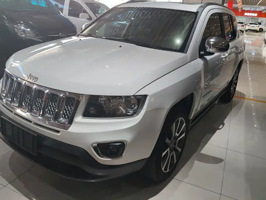 Jeep Compass 2013 — фото 1