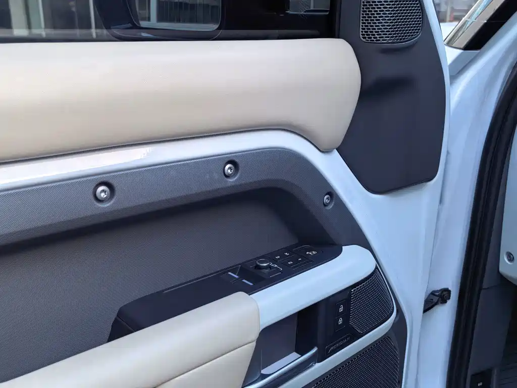 Land Rover Defender 2022 — фото 4