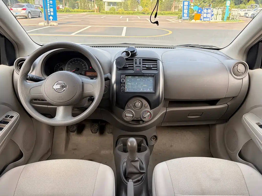 Nissan Sunny 2012 — фото 6