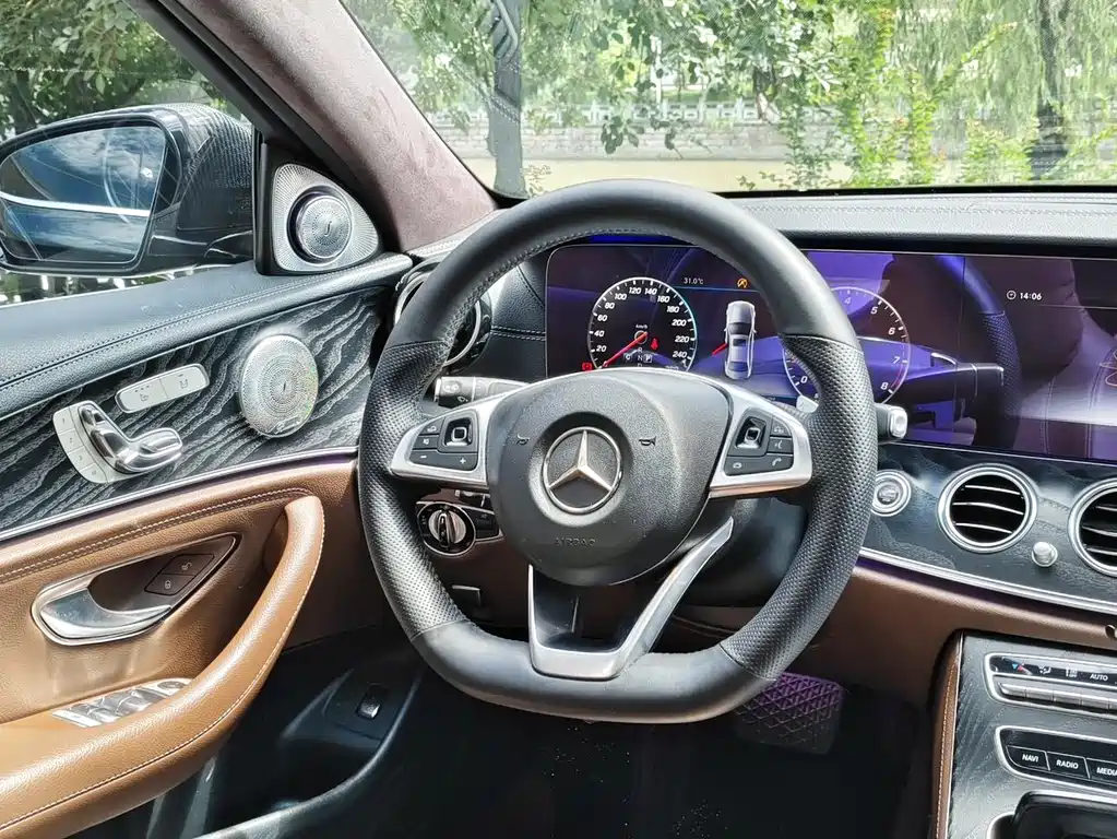 Mercedes-Benz E-Class 2018 — фото 14