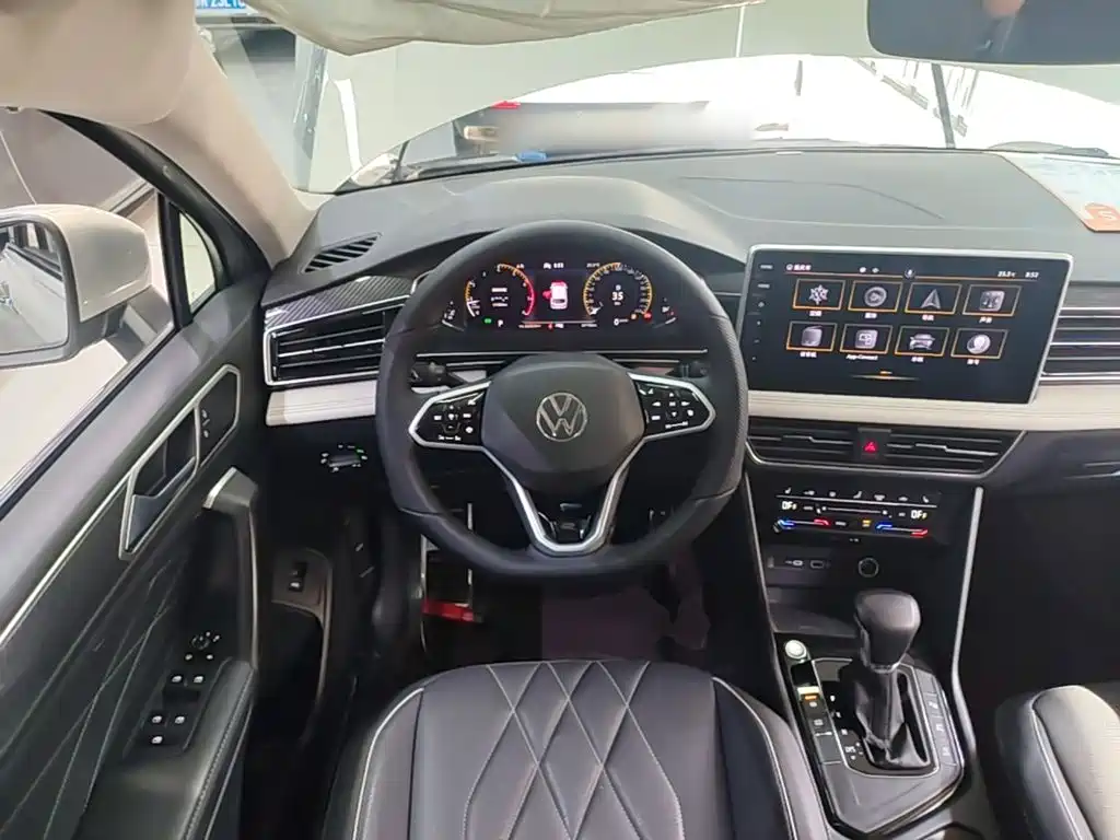 Volkswagen Tiguan L 2022 — фото 11