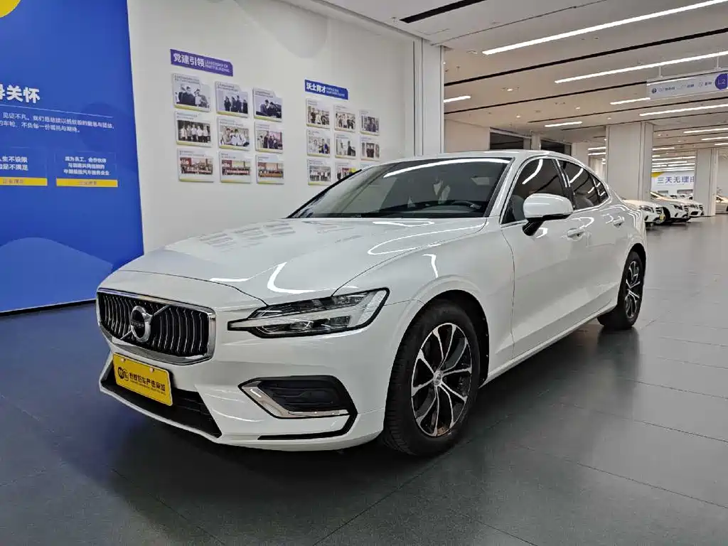 Volvo S60 2020 — фото 1