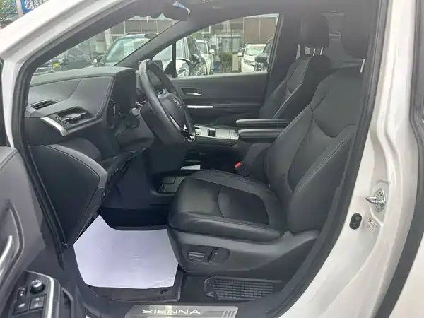 Toyota Sienna 2024