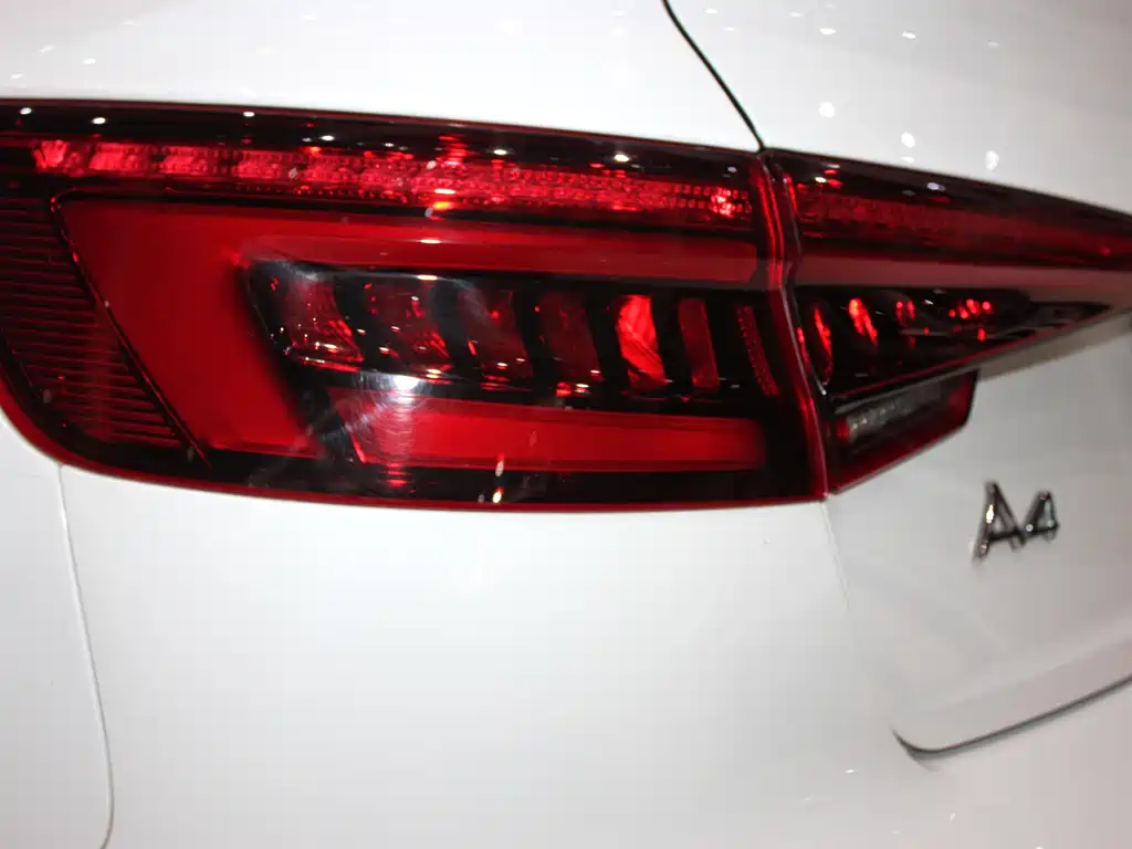 Audi A4L 2017 — фото 8