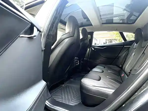Tesla Model S 2014
