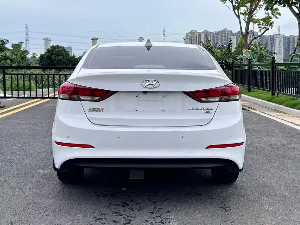 Hyundai Elantra 2018 — фото 5