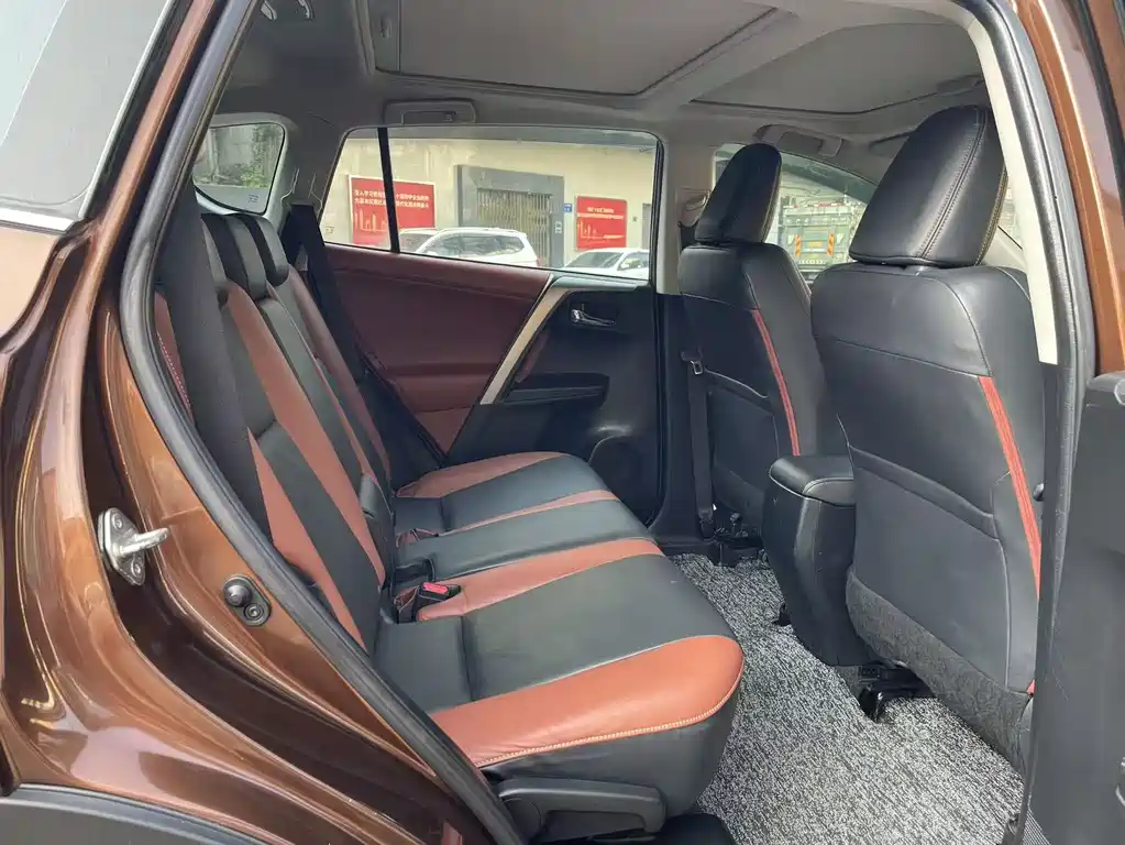 Toyota RAV4 2015 — фото 11