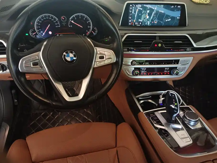 BMW 7 Series 2018 — фото 12