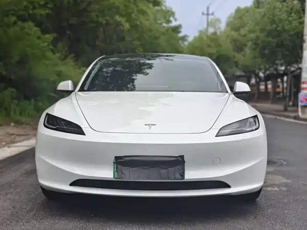Tesla Model 3 2024