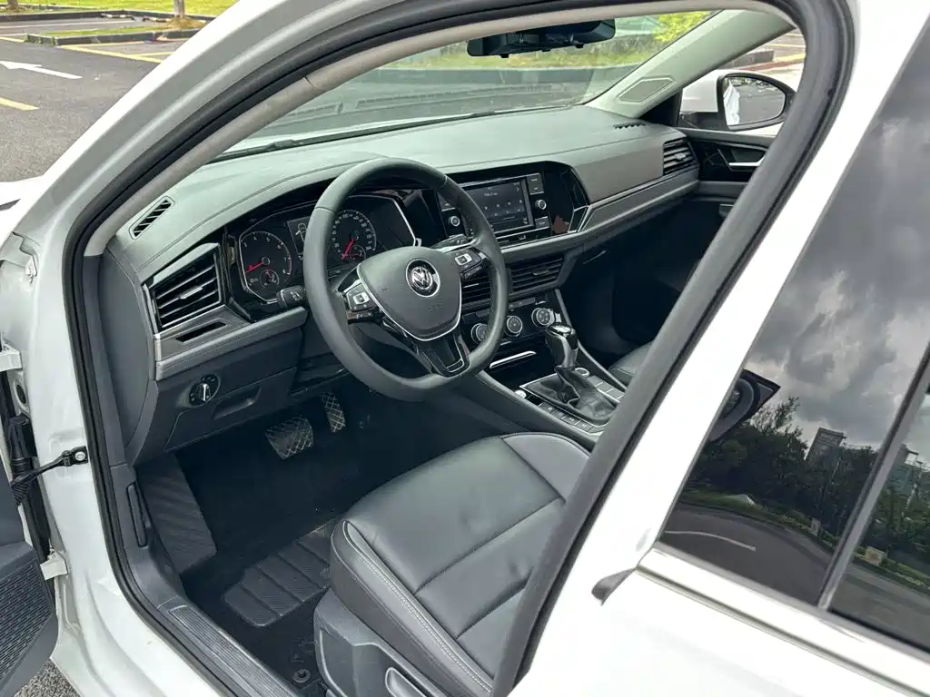 Volkswagen Sagitar 2019