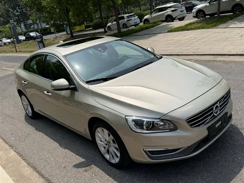 Volvo S60 2016 — фото 2