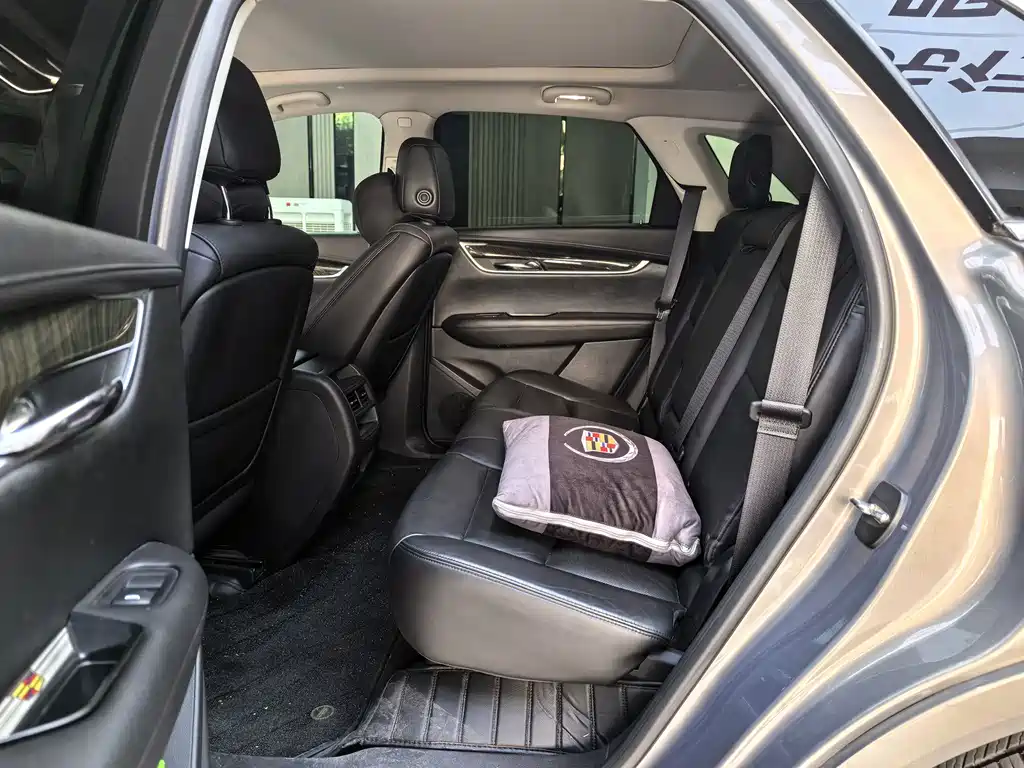 Cadillac XT5 2017 — фото 12