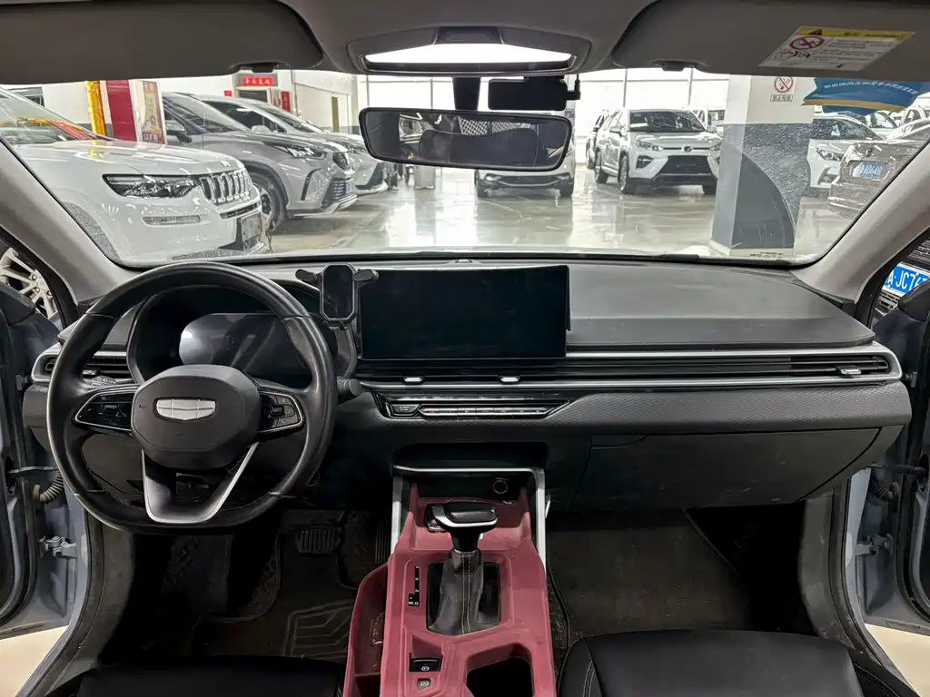 Geely Emgrand 2024
