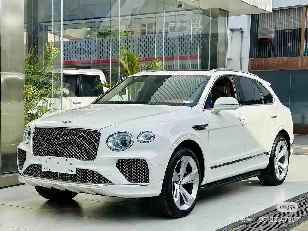Bentley Bentayga 2023 — фото 1