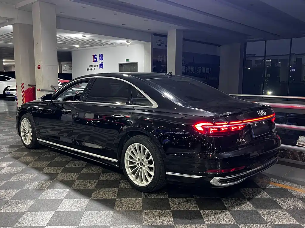 Audi A8 2023 — фото 4