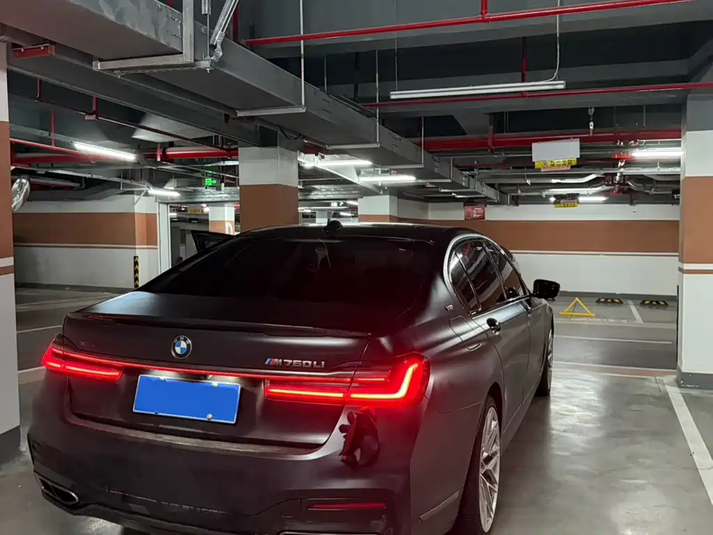 BMW 7 Series 2017 — фото 12