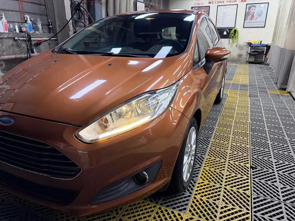 Ford Fiesta 2013 — фото 37