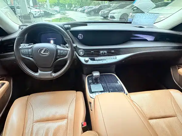 Lexus LS 2019