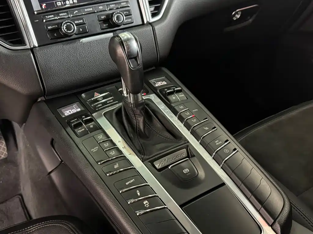Porsche Macan 2015 — фото 14