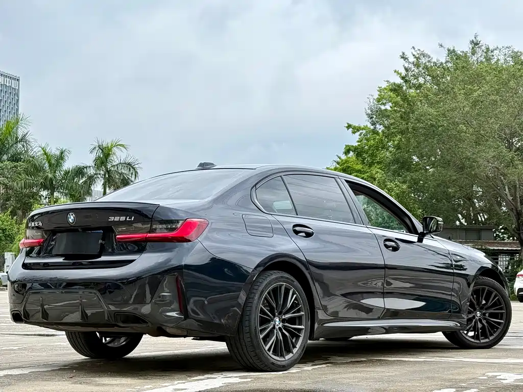BMW 3 Series 2023