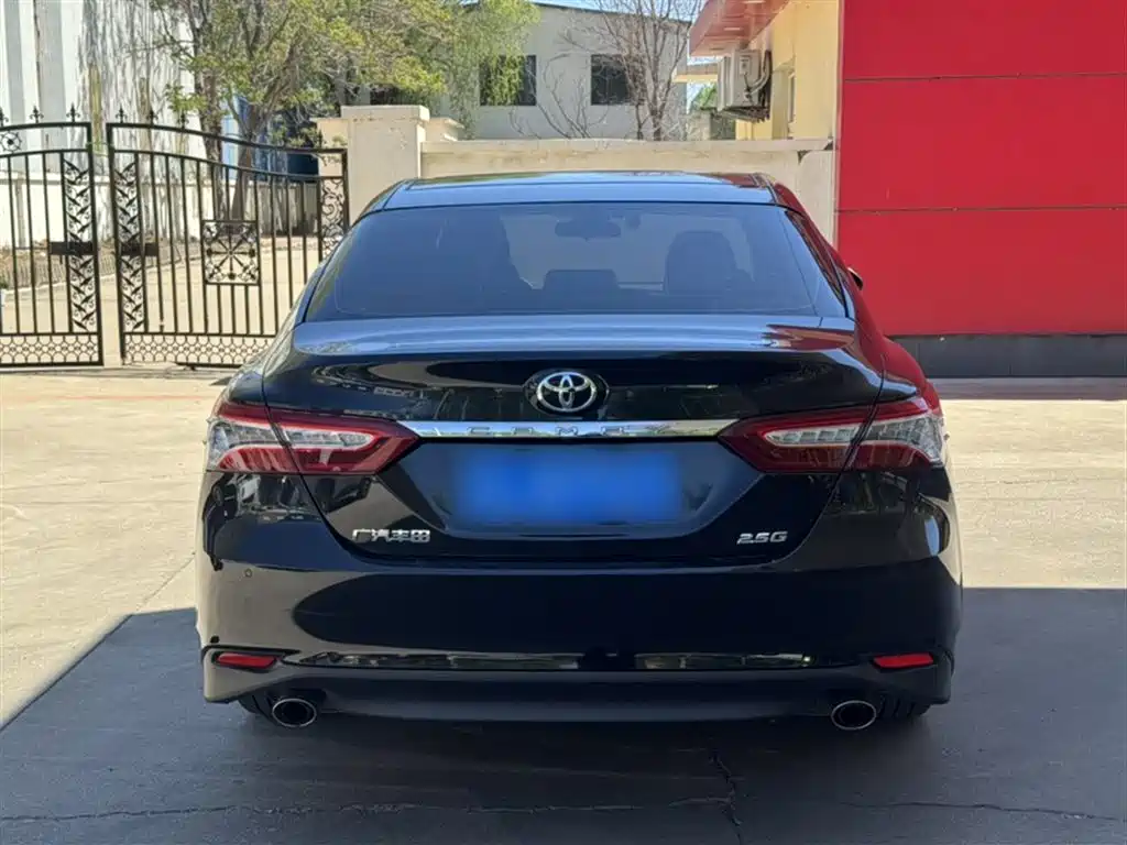 Toyota Camry 2019 — фото 8
