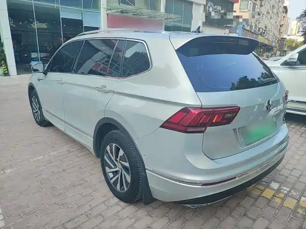 Volkswagen Tiguan L Plug-In Hybrid 2020