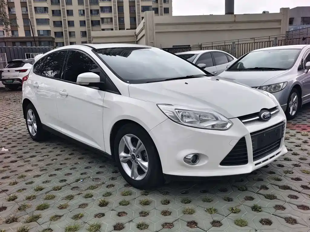 Ford Focus 2014 — фото 3